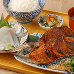 Grilled fish and sashimi set meal