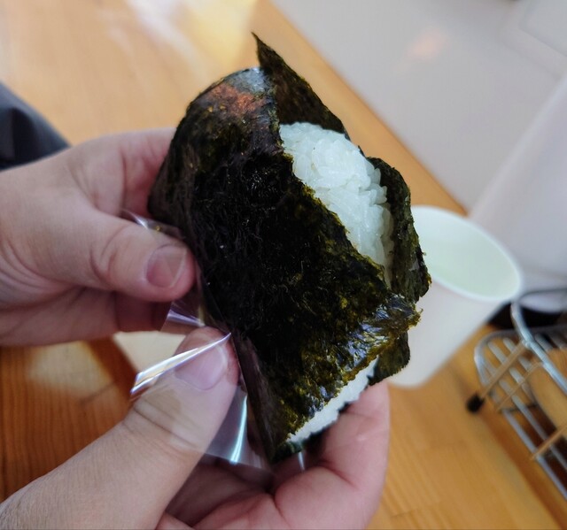 天然石　　おにぎりさん おにぎり1個429円だと…!! 石川県の老舗が作る「冷凍おにぎり」を試して