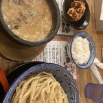 下品なぐらいダシのうまいラーメン屋 - 