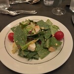 ロウリーズ・ザ・プライムリブ - スピニング・ボールサラダ