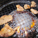 Yakiniku No Watami - ガス火ですが上手く焼けます