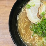 麺処 辰 - 料理写真:大盛りラーメン800円　左