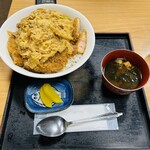 三角庵 - メガカツ丼