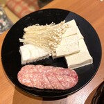 得仙春岡 - ・生鶏つくね、豆腐、蒲鉾、えのき