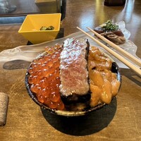 焼うお いし川 名古屋 - 豪華な丼