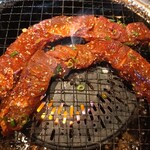 Yakiniku Kingu - 壺漬けドラゴンハラミ2調理中