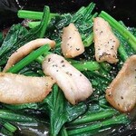 黄油煎猪颈肉和菠菜