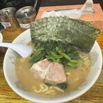 横浜ラーメン厨房 うえむらや - 「全部普通の、青菜とのりで」　