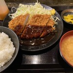 豚屋食堂 - ソースとんかつ定食＝790円