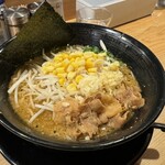 Nikumori Miso Ramen Samurai Kurabu - 肉盛味噌らーめん　900円（知人先輩が食す）