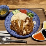 アジア食堂 新嘉坡鶏飯 - フライドシンガポールチキンライス大盛り