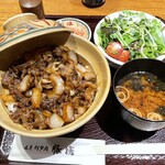 豚捨 - 牛丼(並) 1,550円＋付け合わせサラダ 230円