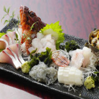 四季の味わいを堪能できる「大将のおまかせコース」がおすすめ