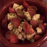 8 - ミニトマトとモッツァレラチーズのカプレーゼ風 680円