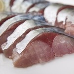 かふぇー不思議や - 備え付けのスーパー冷凍庫で魚の旨味を逃がさない！