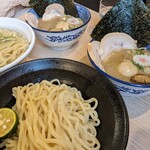 麺屋 明星 - こんぶ特製つけ麺 ¥1,150　特製つけ麺 ¥1,050