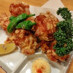 Aotougarashi - 鶏の唐揚げ。カリカリジューシーで美味しかった♪
