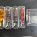 Oiwake Dango - 豆大福、よもぎ団子❗️オススメです。
                        いちご大福が期間限定で、あったのが、、、気になります。やっぱり買えば良かったかなぁ❤︎