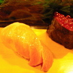 大寿司 - 、アグロの大トロ（左）