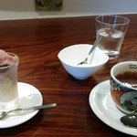 FERRAGOSTO - デザート、紅茶。