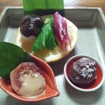 田舎料理おかりば - 野菜寿司には、ワサビの葉が登場！