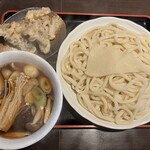 SHINZAN - きのこ汁うどんの中サイズにまいたけ天ぷらを付けて1,150円