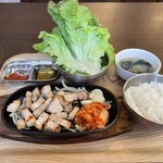 韓国料理MOAMOA - サムギョプサル定食