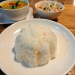 バンコックコスモ食堂 - ⚫タイ米のライス大盛り（無料）