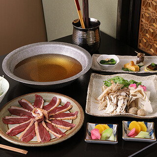 Enjoy handmade soba and duck shabu! Don't miss the fresh sashimi