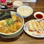 たかし - お昼のサービスランチ：ラーメン餃子定食 1100円