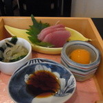 一八(ARAKAWA） - お昼の箱膳（２１００円）の上の箱