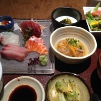 春秋ツギハギ 日比谷 - ランチのお刺身膳2000円