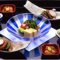 先附 先八寸 御椀 向附 焚合 焼物 強肴 御飯 デザート
