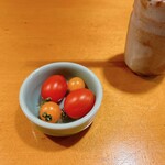 尾張家 - 前菜のトマト　赤い方はめちゃうまい！
