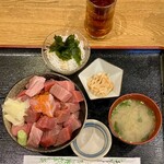 大衆酒場 まる富 - 数量限定メガマグロ丼定食1200円