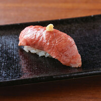 山形牛《雪降り和牛尾花沢》黒毛和牛の肉寿司　1貫