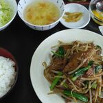 宏艶飯店 - レバニラ定食