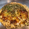 Goemon - 肉玉そば(税込900円)
                ・茹で生中太麺(磯野製麺所)
                ・オリジナルお好みソース
                ・焼き方:押さえない
                ・焼き上がりの形:少し乱れた焼き上がり
                ・鉄板又はお皿で食べるのがスタンダード