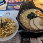横浜家系ラーメン 吉岡家 - 