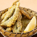 Deep-fried small sardines