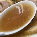 手打ち麺 庄内 鈴木家 - 『中華そば(小)』のスープ