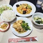 北京ダック専門店 銀座芳亭 - 手前の皿が豆腐と肉炒め、チンゲン菜炒め(お代わり自由)