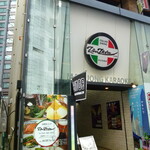 Zen Zero - お店の外観　二階がお店