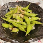 串と煮込み ひろお - 鰹出汁漬け枝豆　¥380