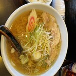 らーめん　心道 - ラーメン(醤油、平打ち麺)¥900