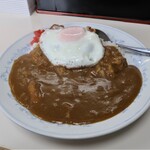 栄楽 - カレーライス　800円　＆ トッピング 目玉焼き　100円