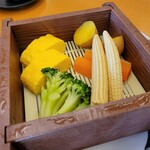 黒潮 - せいろ蒸し：蒸し野菜と出汁巻き玉子