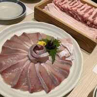 豚匠 心斎橋邸 - ブリ刺し&豚しゃぶ