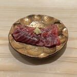 鮨 なんば - ニタリ鯨尾の身　柔らかで溶けていく　微塵も臭みを感じない極上の一品