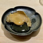 鮨 なんば - 蒸し鮑　鮑の出汁がうま味爆発
